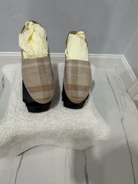 Burberry Soft Fawn Espadrille Box with Tags